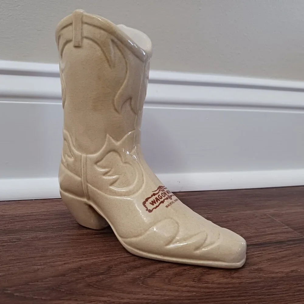The Wagon Wheel Waikiki Hawaii Ceramic Souvenir‎ Cowboy Boot Daga Hawaii